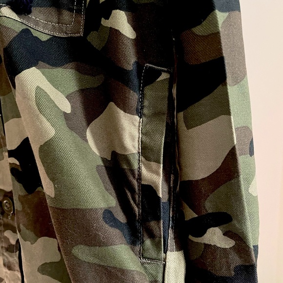 H&M ARMY PRINT BLACK HOODIE SHIRT WITH SIDE POCKETS FOR MEN’S & WOMEN’S - Picture 5 of 6